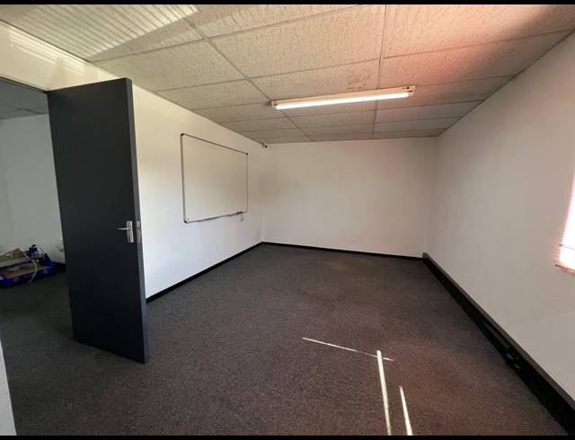 620M² WAREHOUSE TO LET IN LASER PARK